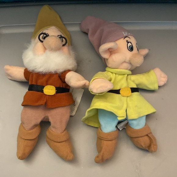 Doc and Dopey Snow White and the 7 dwarfs 7 inch bean bag - Picture 2 of 7